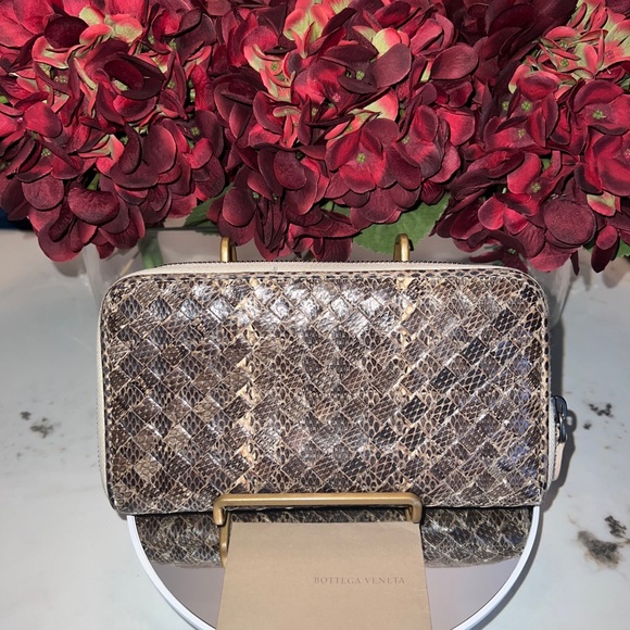 BOTTEGA VENETA Intreciatto brown Python zippy wallet - Picture 3 of 11